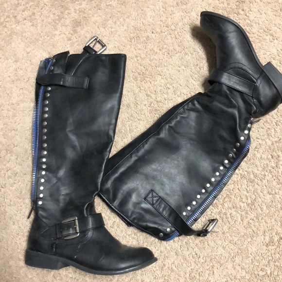 Black tall boot - Picture 1 of 1